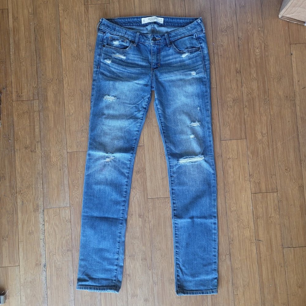 Abercrombie and Fitch Distressed Jeans Size 6R the A and F Skinny w28